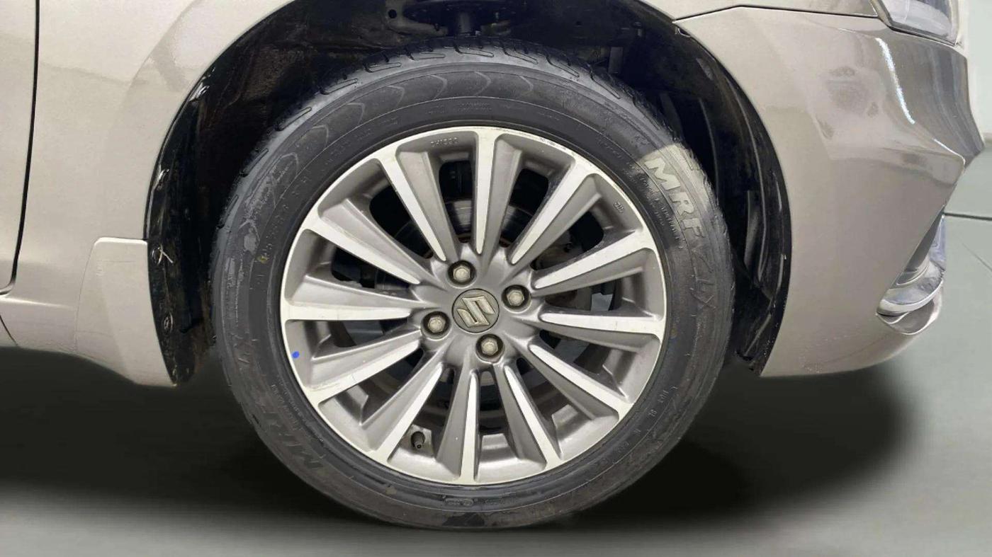 2019 Maruti Ciaz ALPHA  AT 1.5 SHVS PETROL, Petrol, Automatic, 71,585 km, Right Front Wheel