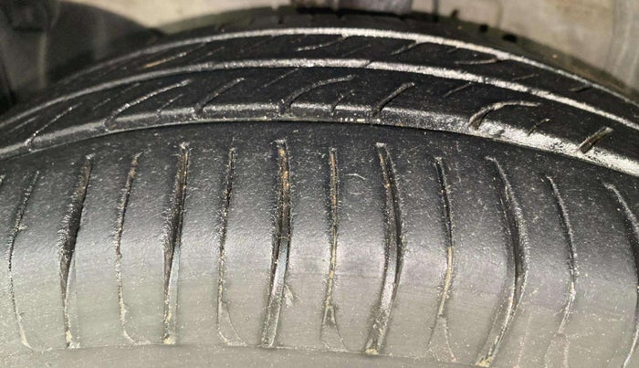 2014 Honda Amaze 1.2L I-VTEC S, Petrol, Manual, 49,342 km, Left Front Tyre Tread