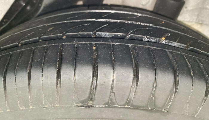 2014 Honda Amaze 1.2L I-VTEC S, Petrol, Manual, 49,342 km, Left Rear Tyre Tread