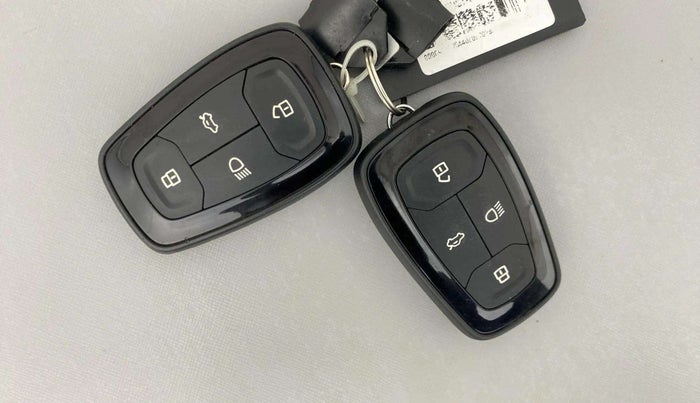 2023 Tata NEXON XZA PLUS LUX SUNROOF KAZIRANGA PETROL, Petrol, Automatic, 39,852 km, Key Close Up