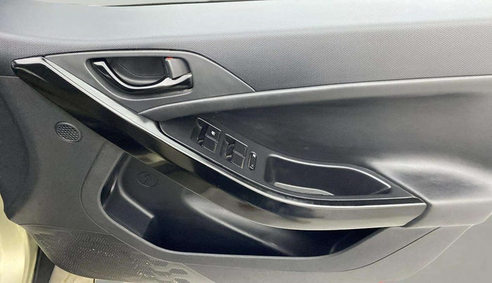2023 Tata NEXON XZA PLUS LUX SUNROOF KAZIRANGA PETROL, Petrol, Automatic, 39,852 km, Driver Side Door Panels Control