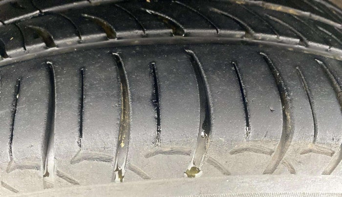 2019 Volkswagen Polo COMFORTLINE 1.0L MPI, Petrol, Manual, 51,101 km, Left Front Tyre Tread