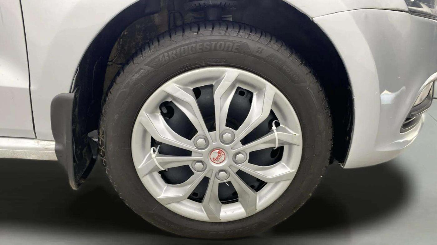 2019 Volkswagen Polo COMFORTLINE 1.0L MPI, Petrol, Manual, 51,217 km, Right Front Wheel