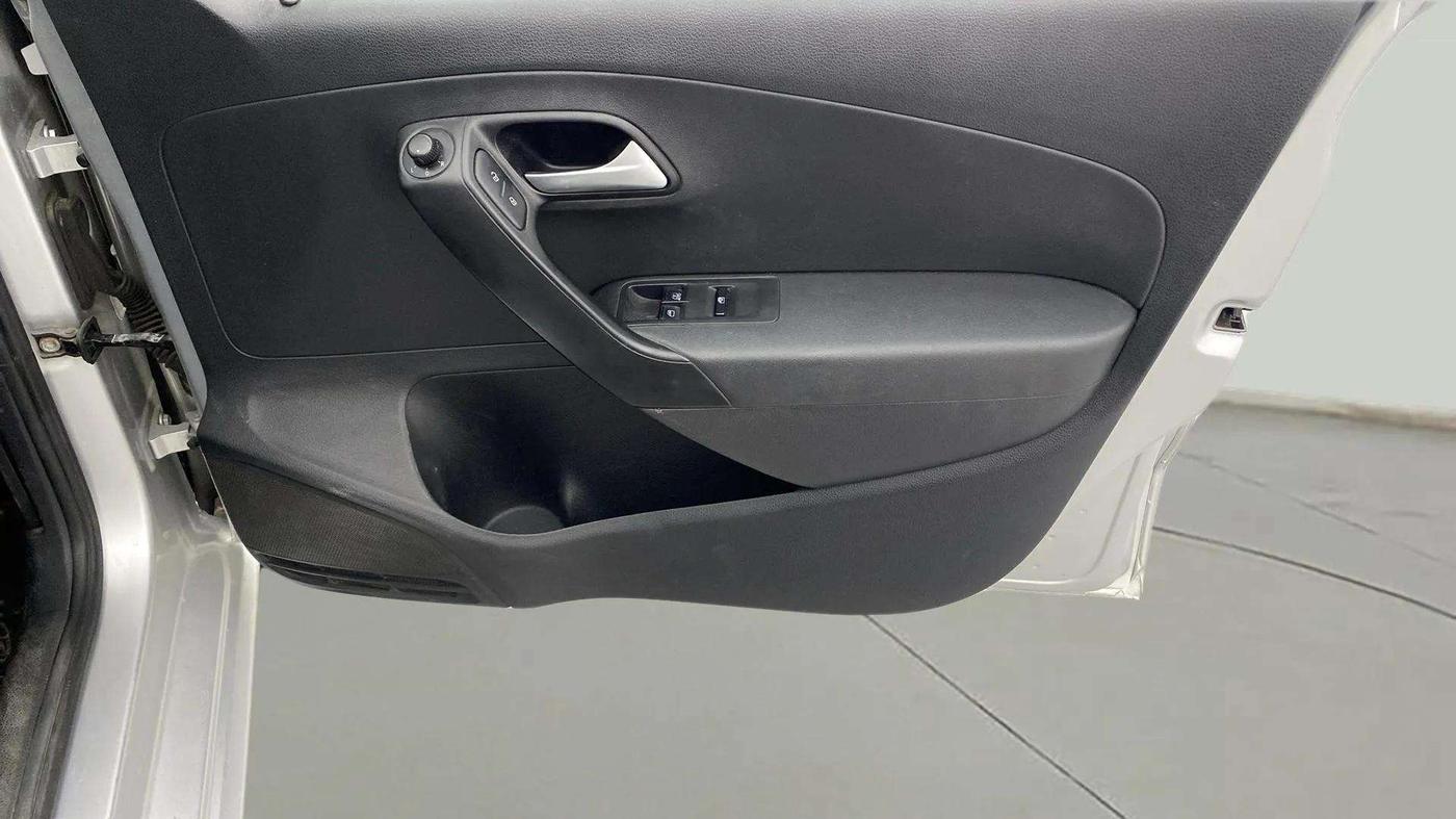 2019 Volkswagen Polo COMFORTLINE 1.0L MPI, Petrol, Manual, 51,217 km, Driver Side Door Panels Control