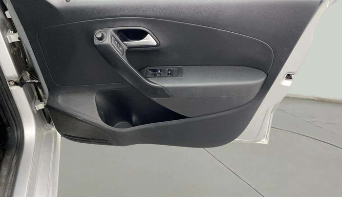2019 Volkswagen Polo COMFORTLINE 1.0L MPI, Petrol, Manual, 51,101 km, Driver Side Door Panels Control