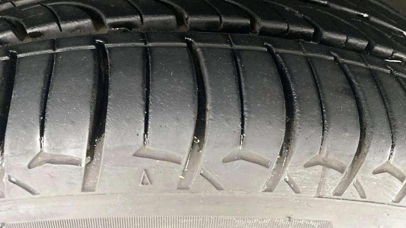 2019 Volkswagen Polo COMFORTLINE 1.0L MPI, Petrol, Manual, 51,217 km, Right Front Tyre Tread