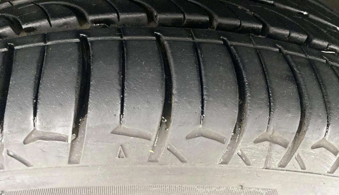 2019 Volkswagen Polo COMFORTLINE 1.0L MPI, Petrol, Manual, 51,101 km, Right Front Tyre Tread