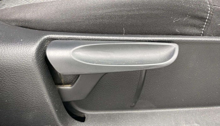 2019 Volkswagen Polo COMFORTLINE 1.0L MPI, Petrol, Manual, 51,101 km, Driver Side Adjustment Panel