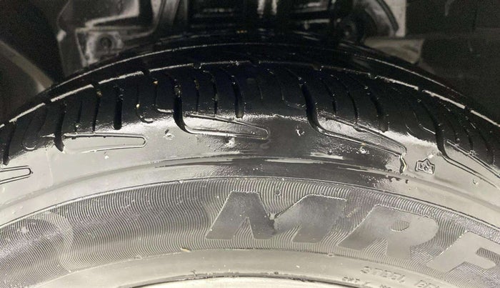 2018 Ford Figo Aspire TITANIUM 1.2 PETROL, Petrol, Manual, 84,266 km, Left Front Tyre Tread