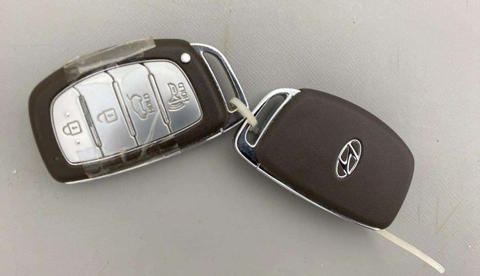 2021 Hyundai VENUE SX PLUS 1.0 TURBO DCT, Petrol, Automatic, 35,981 km, Key Close Up