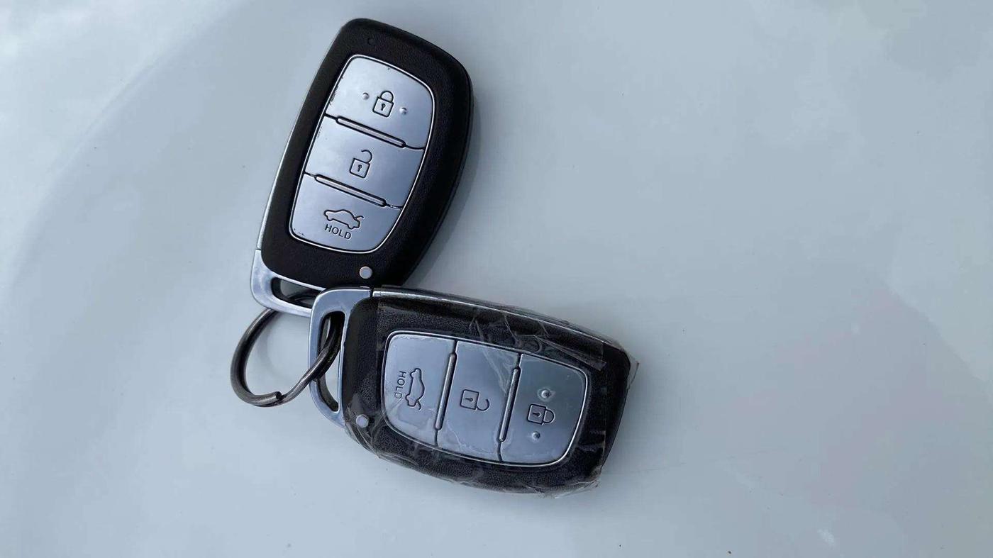 2021 Hyundai AURA SX 1.2 (O), Petrol, Manual, 43,059 km, Key Close Up