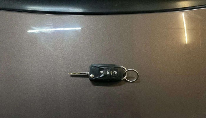 2018 Tata Tiago XM PETROL, Petrol, Manual, 66,019 km, Key Close Up