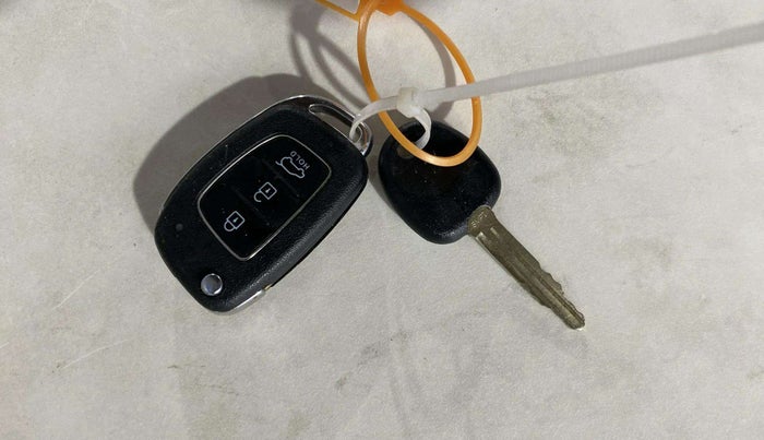 2023 Hyundai NEW I20 MAGNA 1.2 MT, Petrol, Manual, 30,795 km, Key Close Up