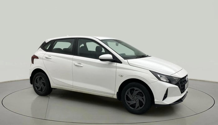 2023 Hyundai NEW I20 MAGNA 1.2 MT, Petrol, Manual, 30,795 km, Right Front Diagonal