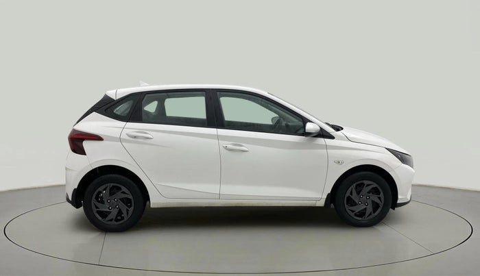 2023 Hyundai NEW I20 MAGNA 1.2 MT, Petrol, Manual, 30,795 km, Right Side View