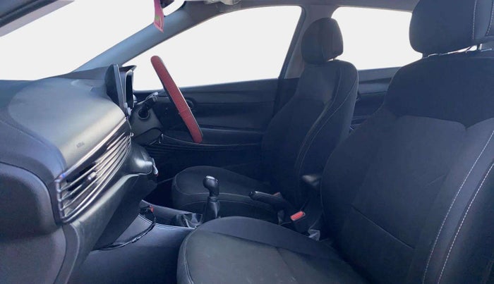 2023 Hyundai NEW I20 MAGNA 1.2 MT, Petrol, Manual, 13,930 km, Right Side Front Door Cabin