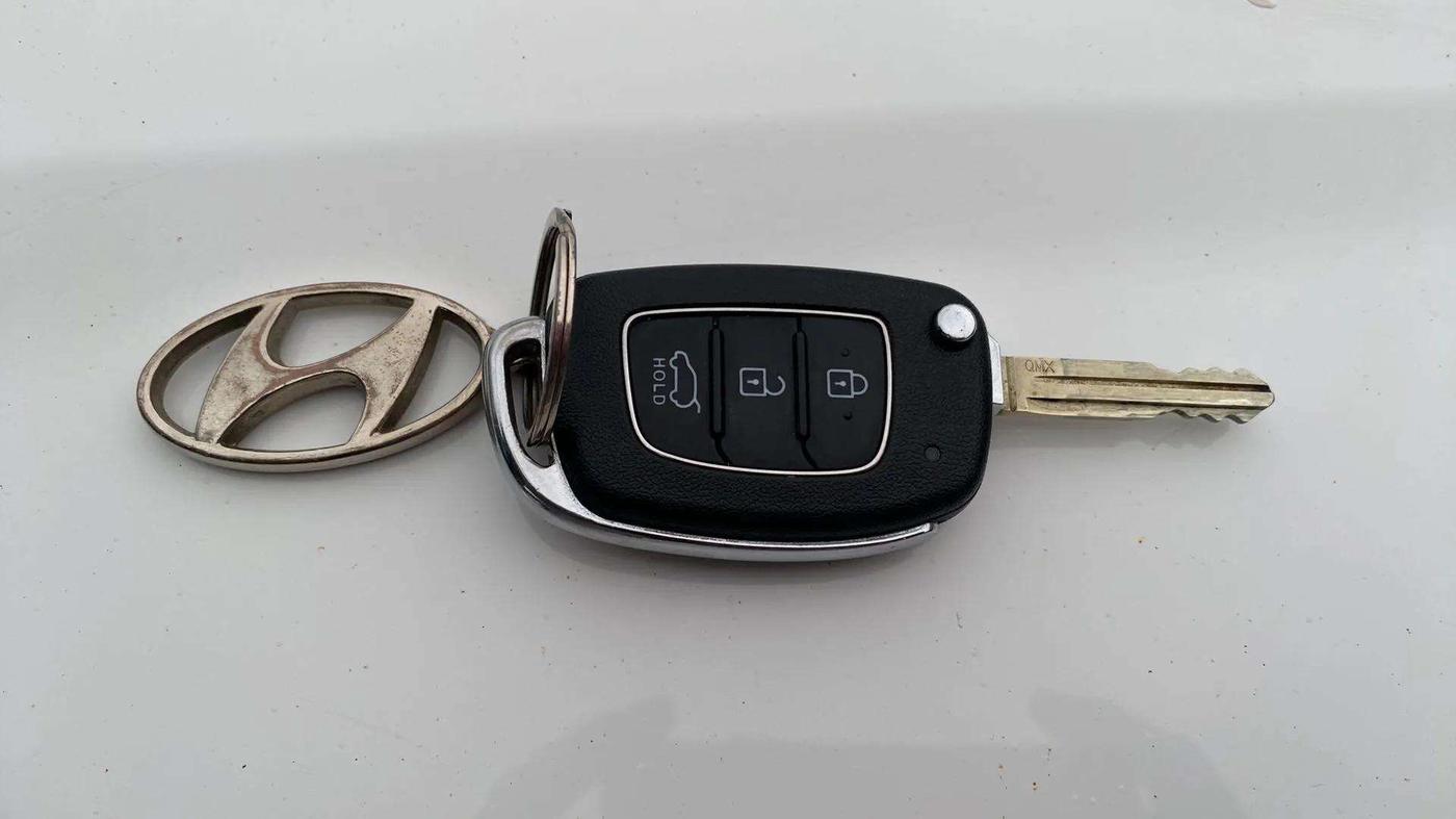 2021 Hyundai VENUE S 1.2, Petrol, Manual, 14,625 km, Key Close Up