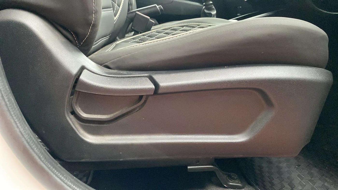 2021 Hyundai VENUE S 1.2, Petrol, Manual, 14,625 km, Driver Side Adjustment Panel