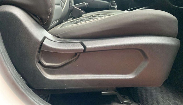 2021 Hyundai VENUE S 1.2, Petrol, Manual, 14,622 km, Driver Side Adjustment Panel