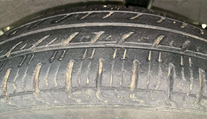 2018 Renault Kwid RXT 1.0 AMT, Petrol, Automatic, 45,397 km, Left Rear Tyre Tread