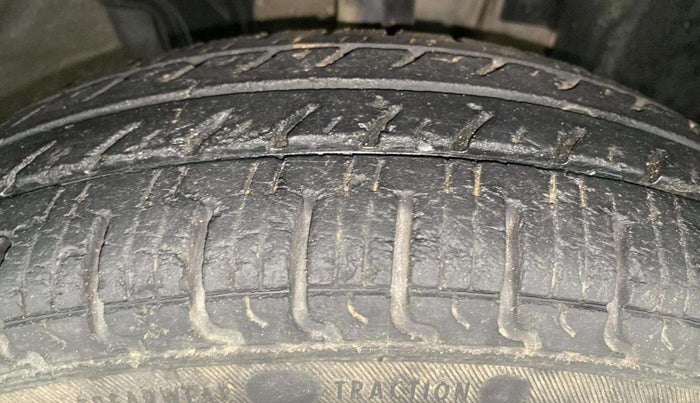 2018 Renault Kwid RXT 1.0 AMT, Petrol, Automatic, 45,397 km, Right Front Tyre Tread