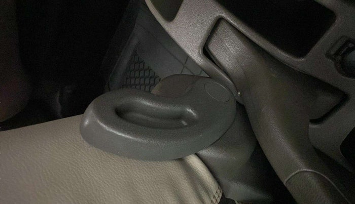 2012 Hyundai i10 MAGNA 1.2, Petrol, Manual, 1,15,100 km, Driver Side Adjustment Panel
