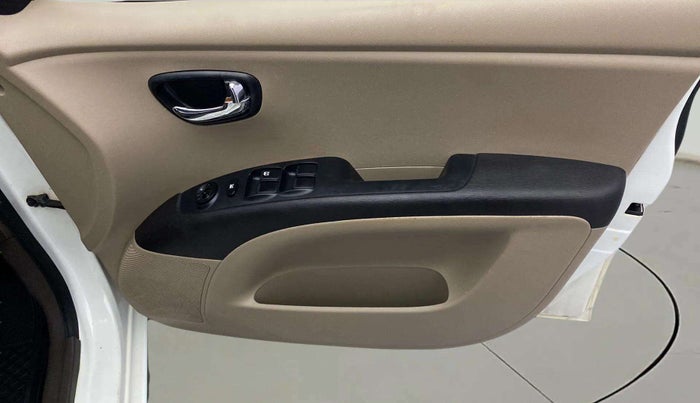2012 Hyundai i10 MAGNA 1.2, Petrol, Manual, 1,15,100 km, Driver Side Door Panels Control