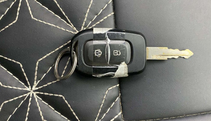 2019 Renault Kwid CLIMBER 1.0 AMT, Petrol, Automatic, 27,984 km, Key Close Up