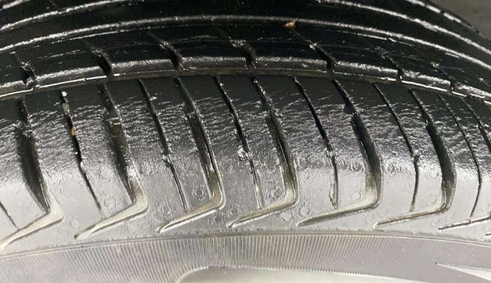 2019 Renault Kwid CLIMBER 1.0 AMT, Petrol, Automatic, 27,984 km, Left Front Tyre Tread