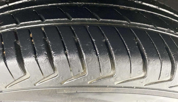 2019 Renault Kwid CLIMBER 1.0 AMT, Petrol, Automatic, 27,984 km, Right Front Tyre Tread