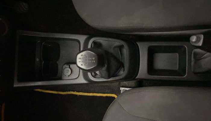 2017 Renault Kwid RXT 1.0, Petrol, Manual, 89,362 km, Gear Lever