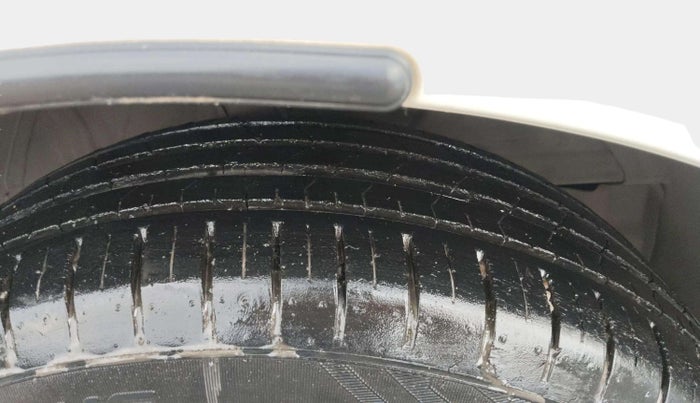 2022 Maruti Baleno ALPHA 1.2 AGS, Petrol, Automatic, 40,206 km, Right Front Tyre Tread
