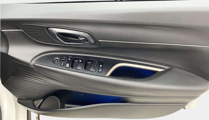 2022 Hyundai NEW I20 ASTA 1.2 MT, Petrol, Manual, 18,408 km, Driver Side Door Panels Control