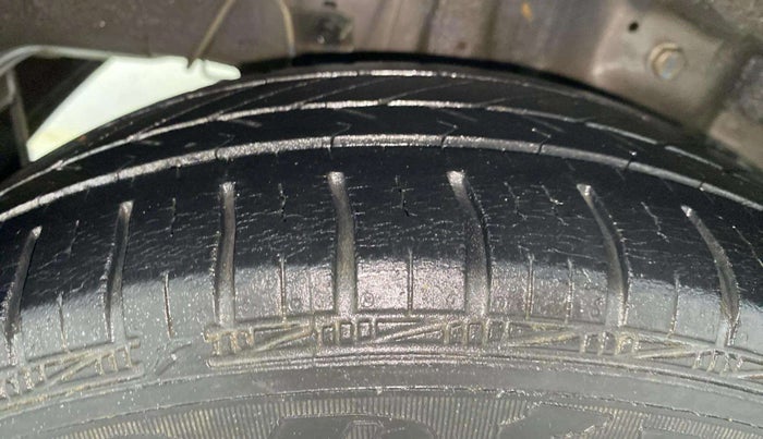 2017 Hyundai Eon MAGNA + AIRBAG, Petrol, Manual, 51,463 km, Right Rear Tyre Tread