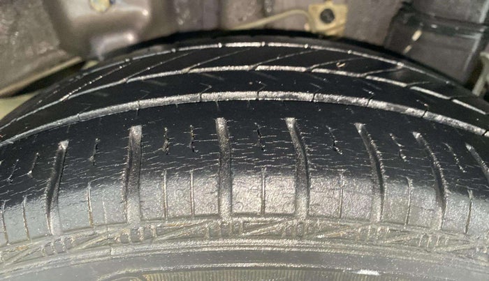 2017 Hyundai Eon MAGNA + AIRBAG, Petrol, Manual, 51,463 km, Left Rear Tyre Tread