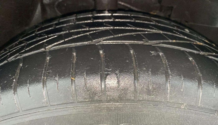 2020 Tata NEXON XZ PLUS PETROL, Petrol, Manual, 72,593 km, Right Front Tyre Tread