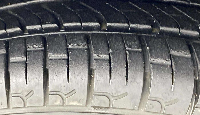 2015 Maruti Alto 800 LXI, Petrol, Manual, 75,910 km, Left Front Tyre Tread