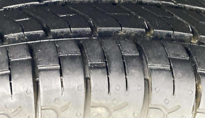 2015 Maruti Alto 800 LXI, Petrol, Manual, 75,910 km, Right Rear Tyre Tread