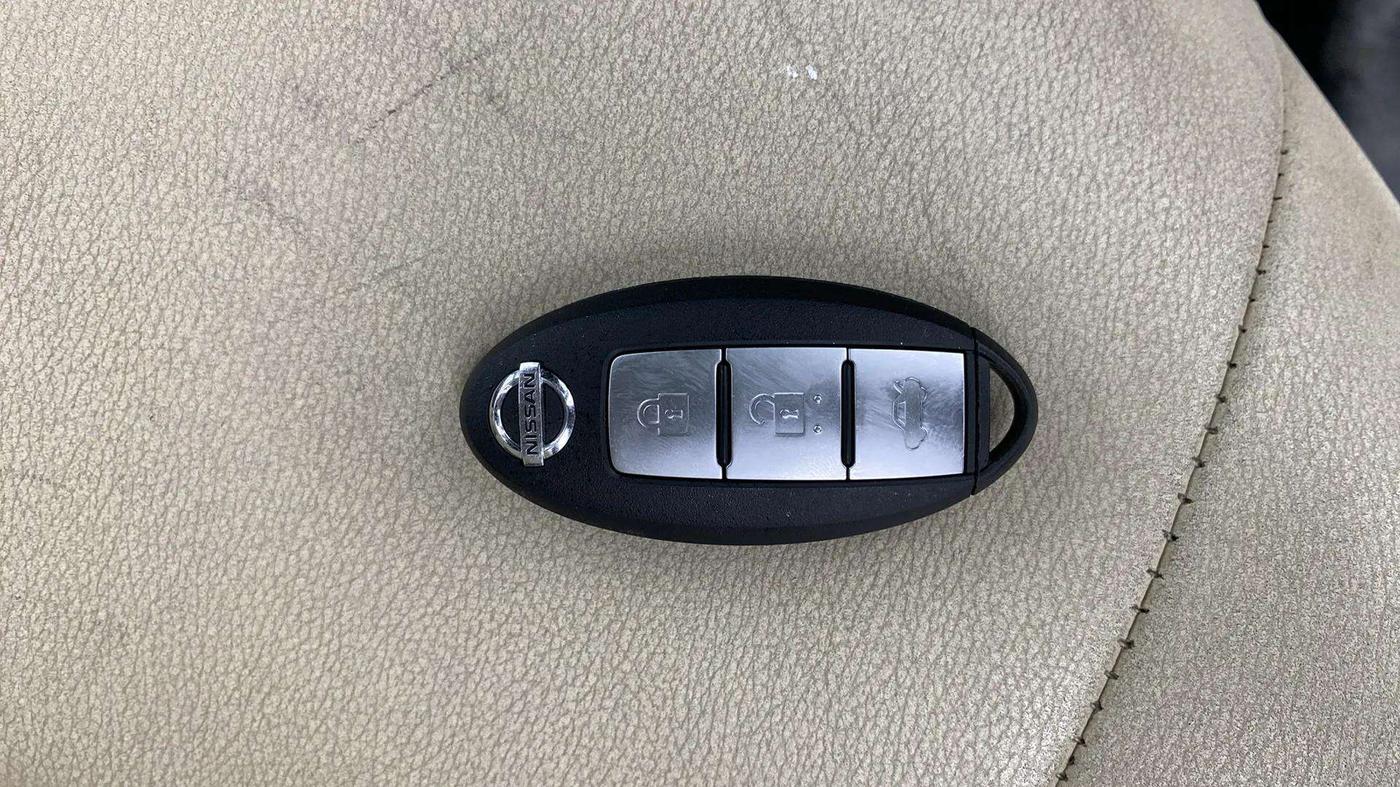2018 Nissan Sunny XV CVT, Petrol, Automatic, 20,555 km, Key Close Up