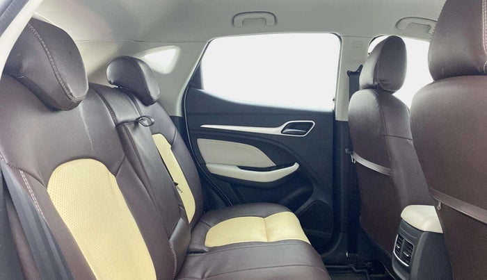 2023 MG ASTOR STYLE 1.5 MT, Petrol, Manual, 22,542 km, Right Side Rear Door Cabin