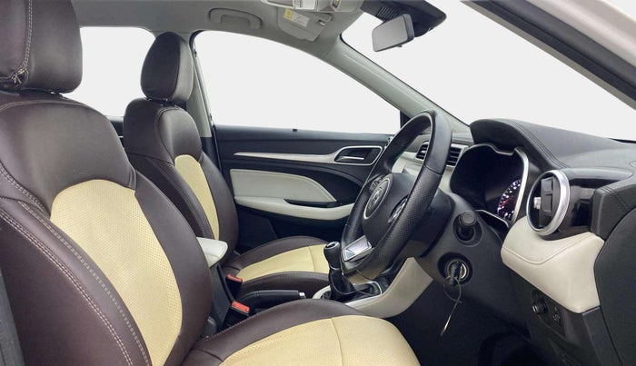 2023 MG ASTOR STYLE 1.5 MT, Petrol, Manual, 22,542 km, Right Side Front Door Cabin
