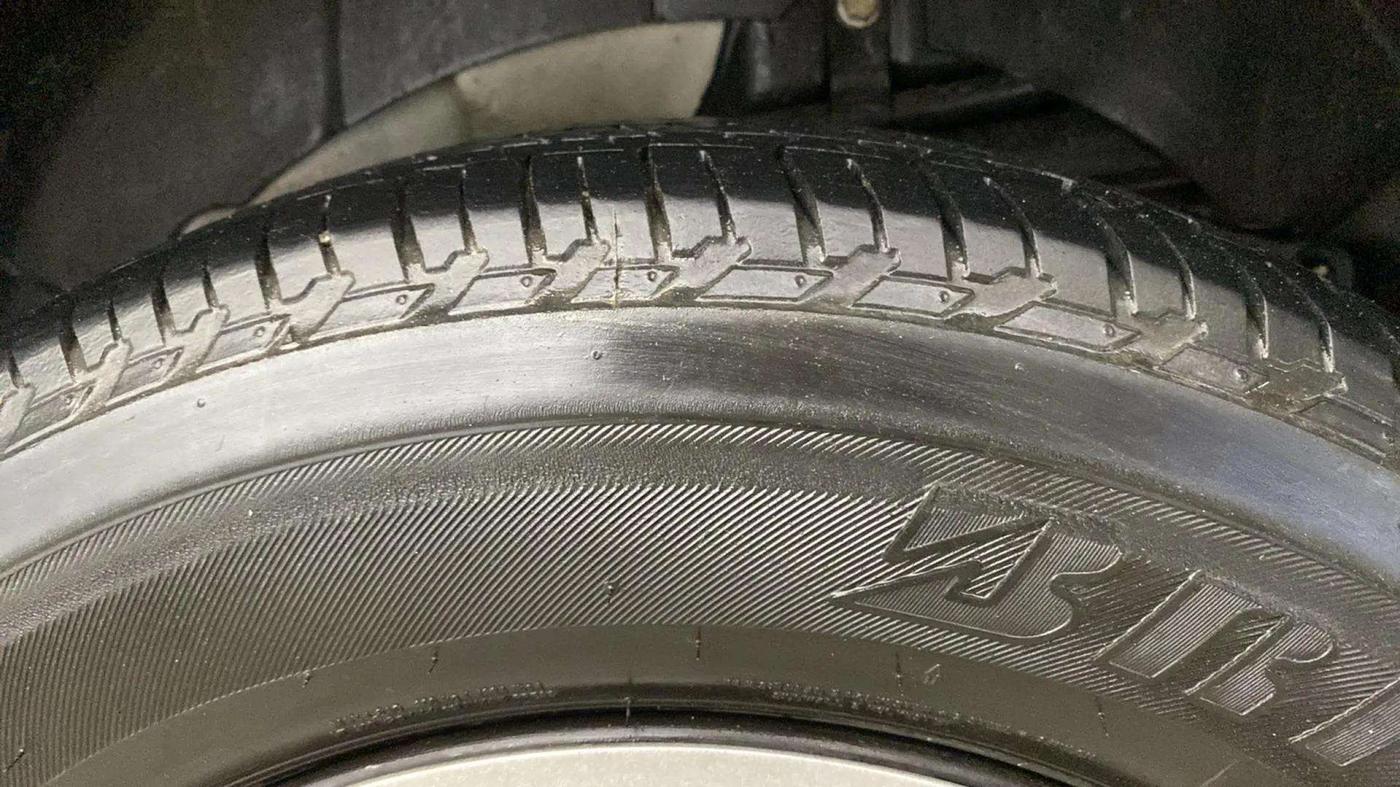 2021 Mahindra XUV500 W7, Diesel, Manual, 19,605 km, Left Front Tyre Tread
