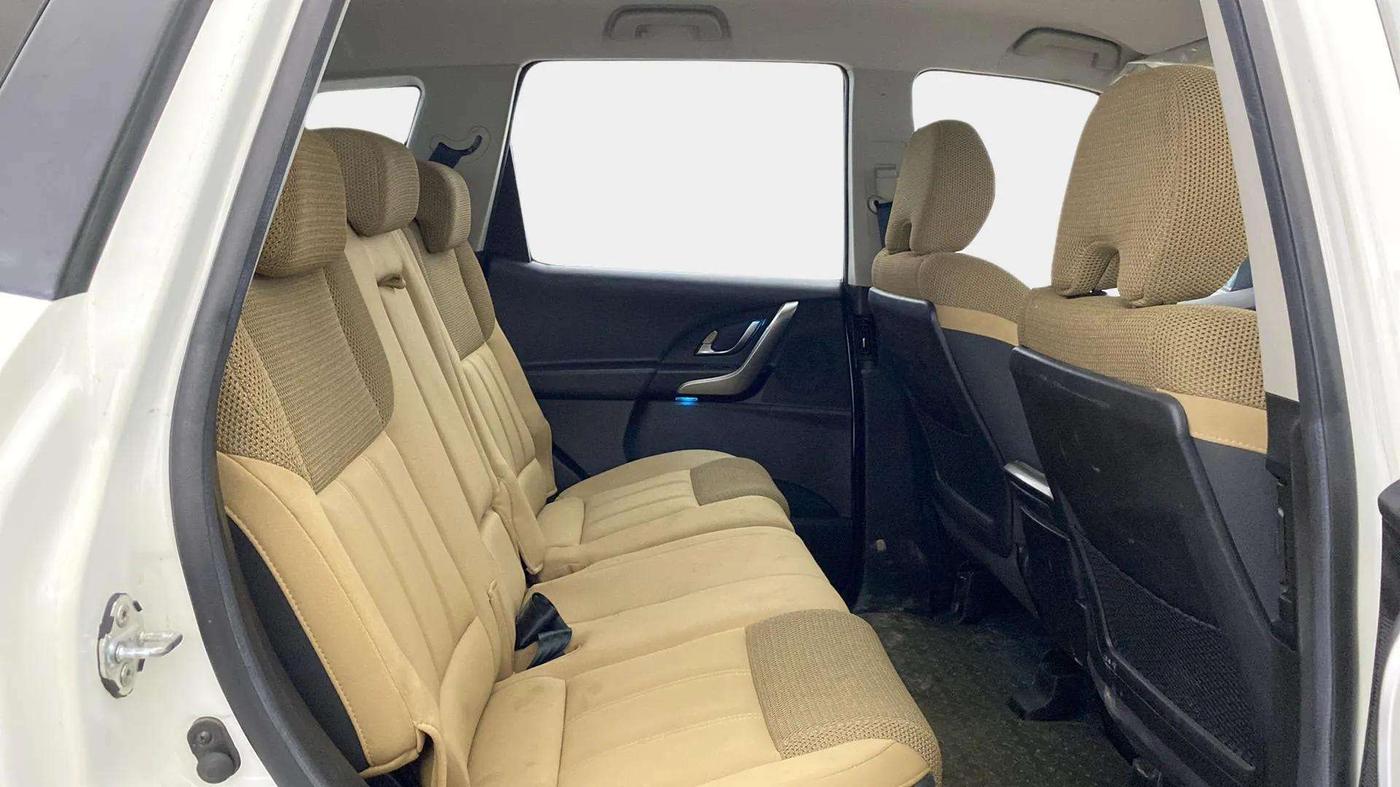 2021 Mahindra XUV500 W7, Diesel, Manual, 19,605 km, Right Side Rear Door Cabin
