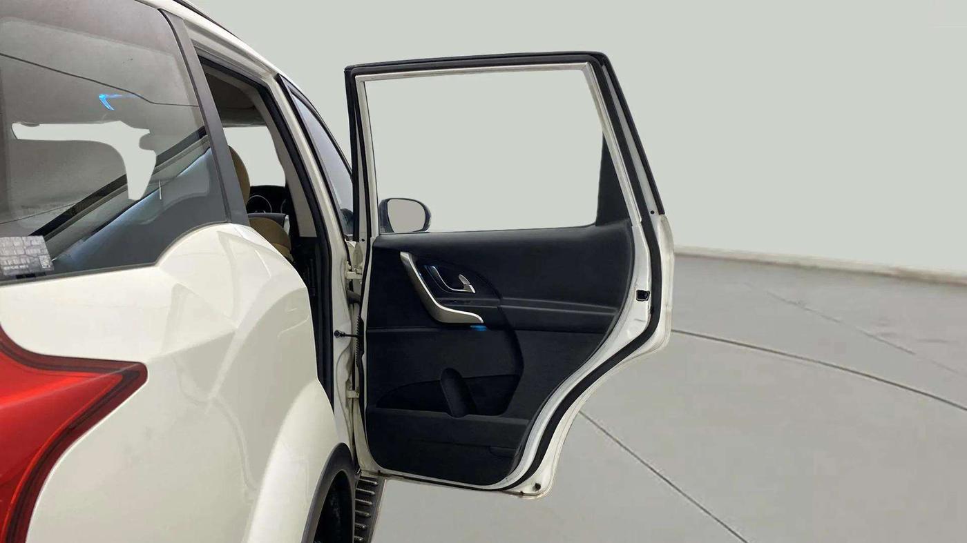 2021 Mahindra XUV500 W7, Diesel, Manual, 19,605 km, RHS Rear Door