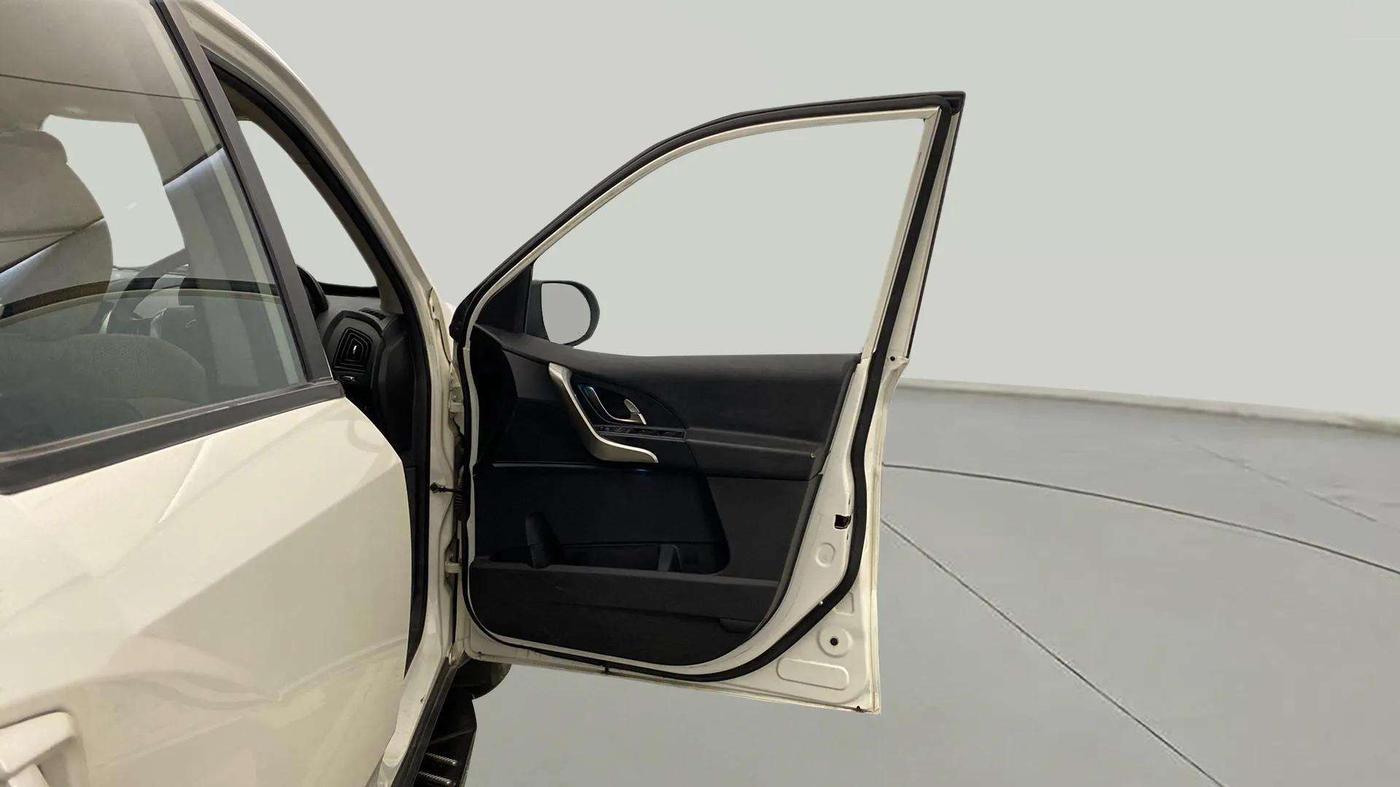 2021 Mahindra XUV500 W7, Diesel, Manual, 19,605 km, RHS Front Door