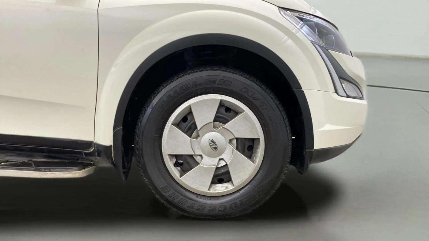 2021 Mahindra XUV500 W7, Diesel, Manual, 19,605 km, Right Front Wheel