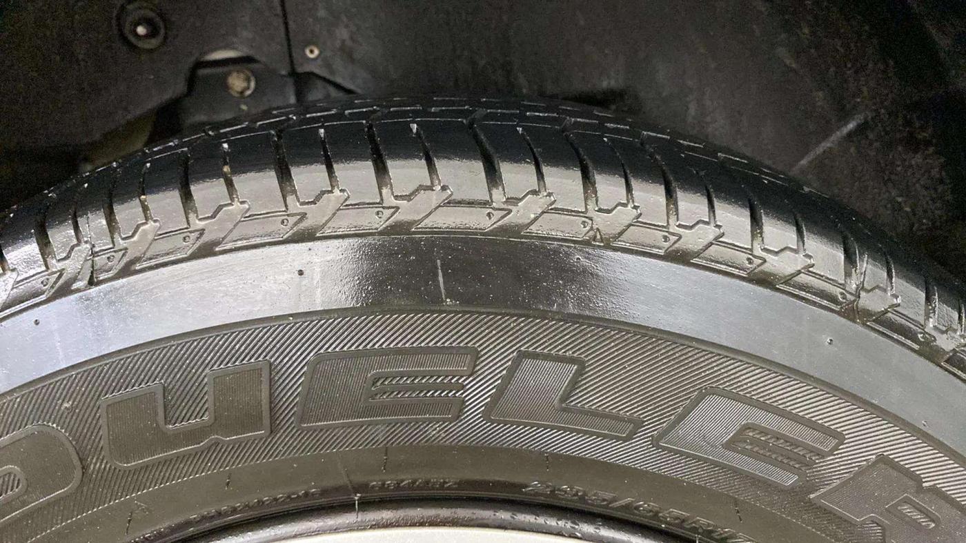 2021 Mahindra XUV500 W7, Diesel, Manual, 19,605 km, Right Rear Tyre Tread