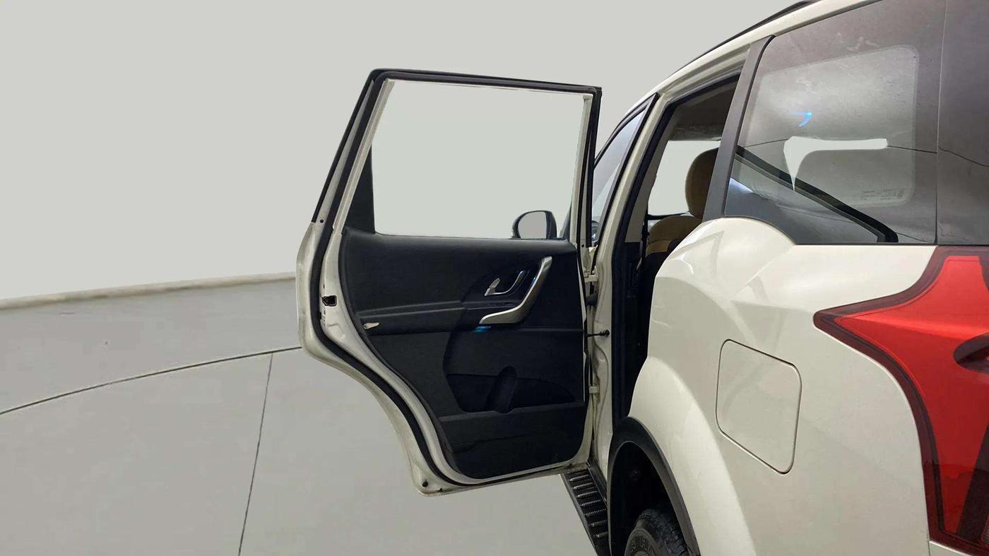 2021 Mahindra XUV500 W7, Diesel, Manual, 19,605 km, LHS Rear Door