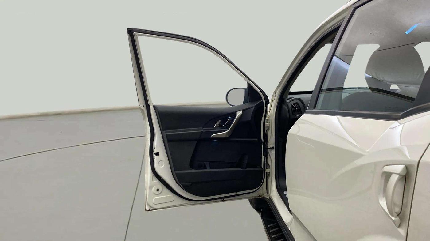 2021 Mahindra XUV500 W7, Diesel, Manual, 19,605 km, LHS Front Door