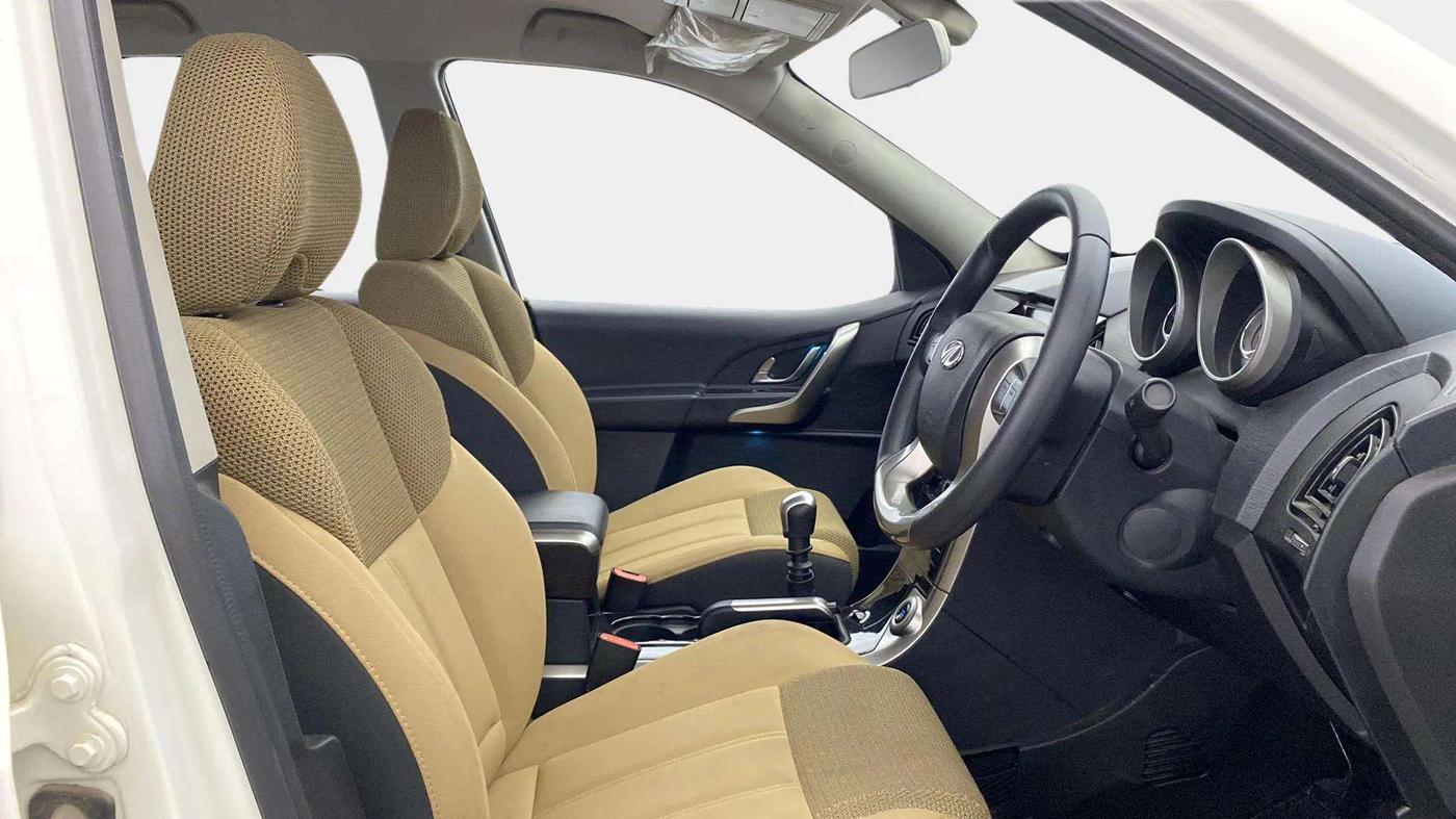 2021 Mahindra XUV500 W7, Diesel, Manual, 19,605 km, Right Side Front Door Cabin